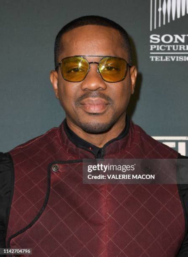 Actors Duane Martin (L) and Will Smith pose for photos at the premiere of "Deliver Us From Eva" at the Cinerama Dome and after-party at the Sunset ...
