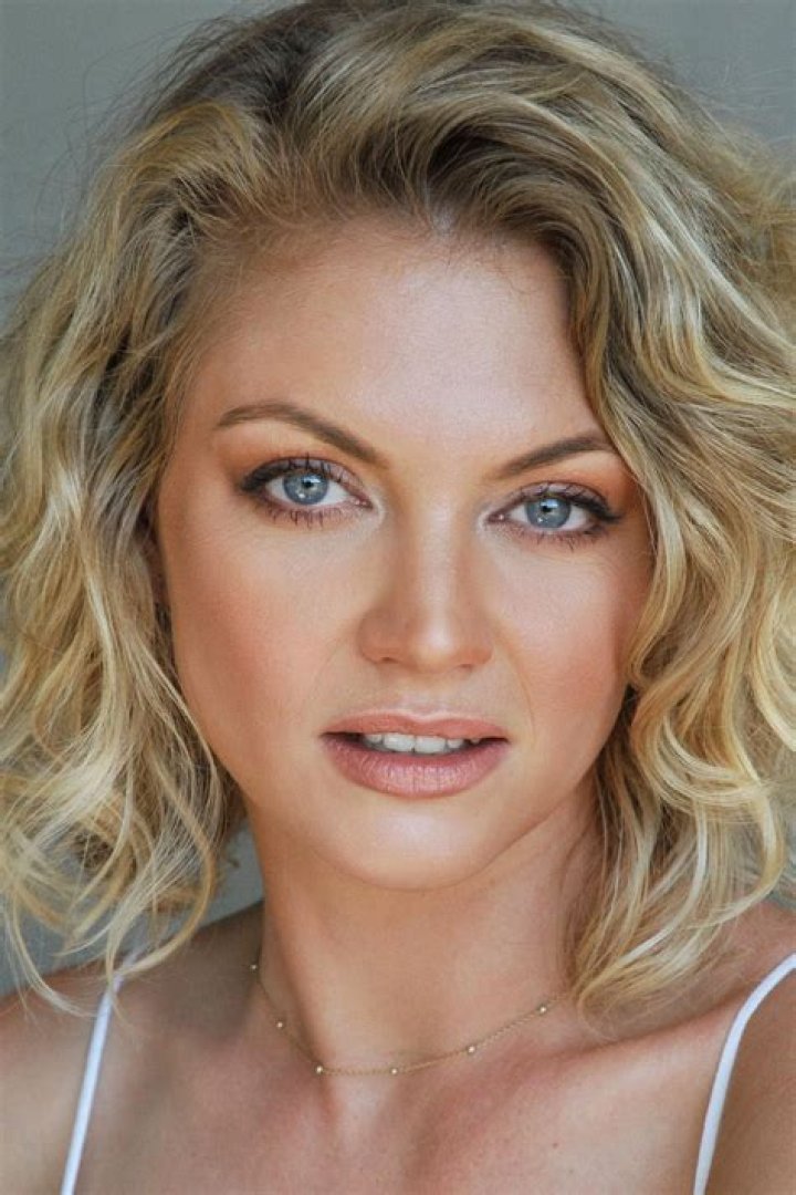 Cariba Heine's pet No Pets (Cariba Heine)