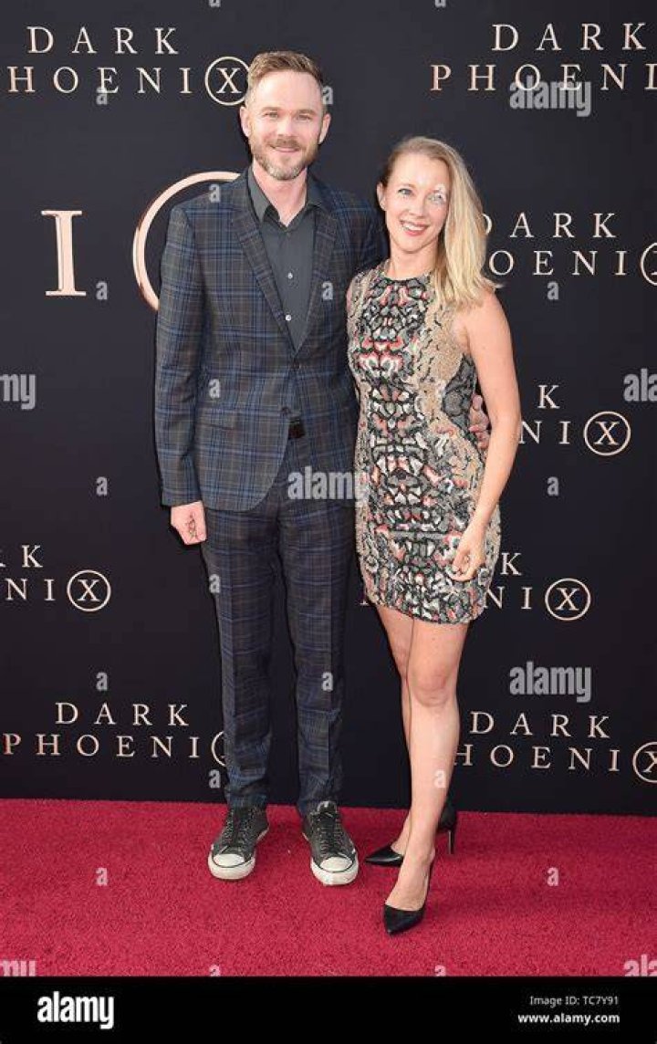 Dana Wasdin's son Oliver Ashmore has blue eyes.