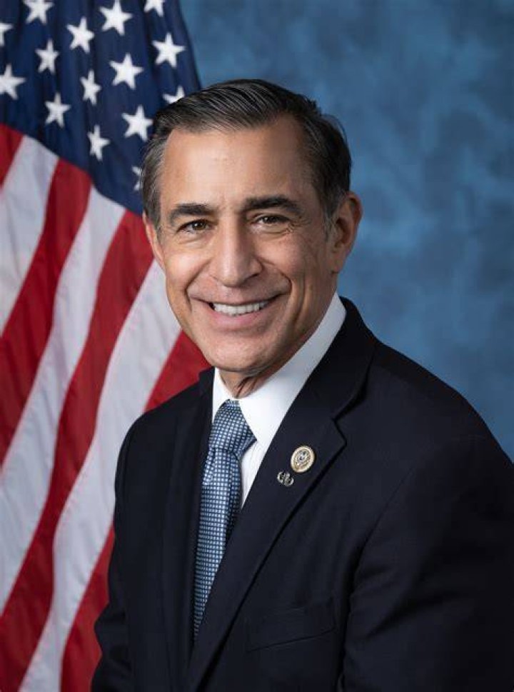 Darrell Issa posing for the camera (Source: Wikiwand)