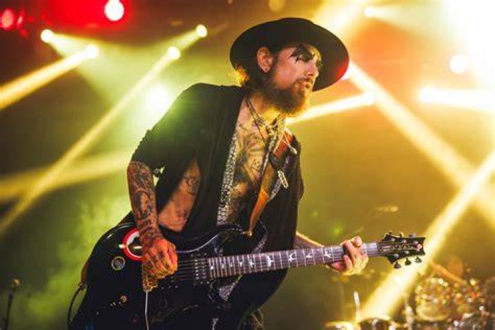 Dave Navarro's pet Mochii