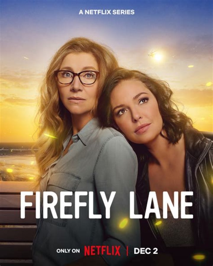 Firefly Lane. (L to R) Ben Lawson as Johnny, Sarah Chalke as Kate in episode 201 of Firefly Lane. Cr. Diyah Pera/Netflix &copy; 2022