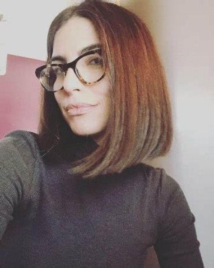 Gilli Messer posing for her Instagram feed by wearing black sweater.