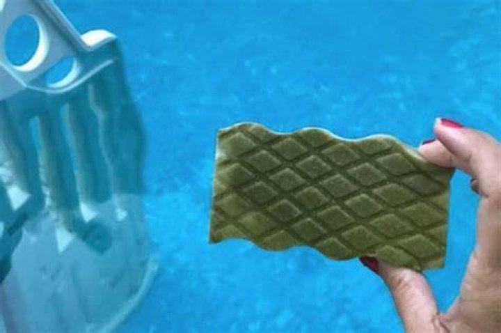 How does Magic Eraser clean pool?