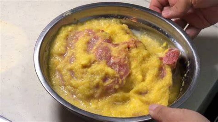 How does pineapple tenderize meat?