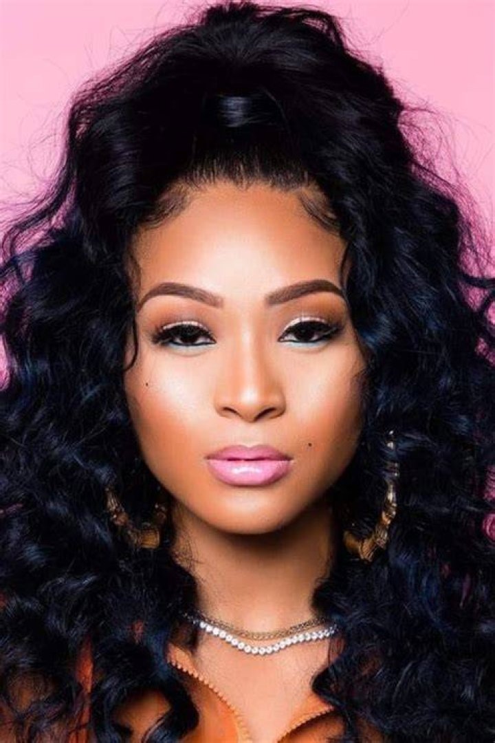 How old is Vena E?