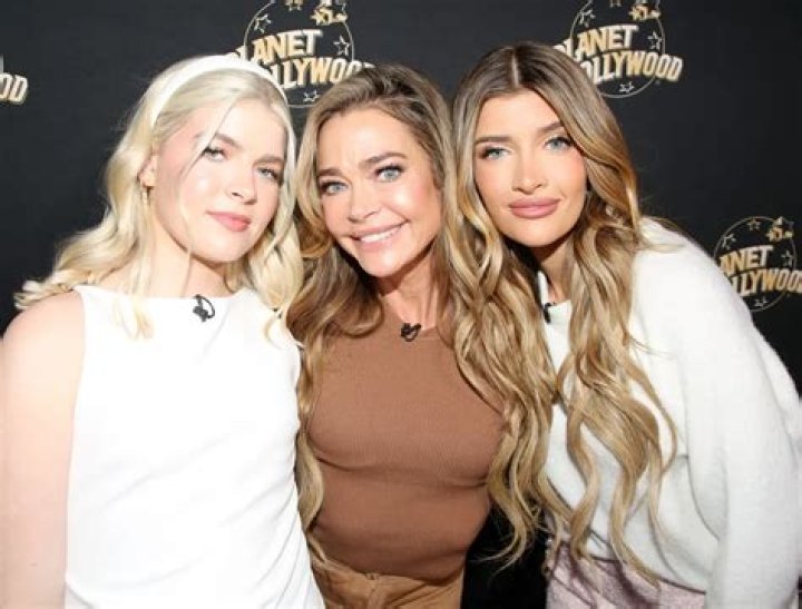 Lola Rose Sheen (left) with her father, Charlie Sheen, sister Sami Sheen, and mother, Denise Richards. 