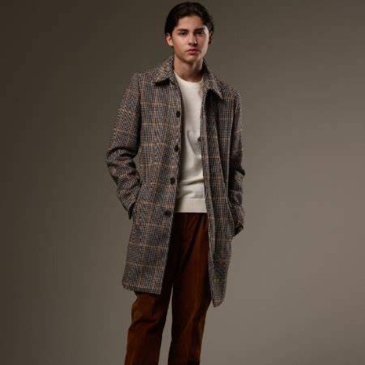 Miguel Cazarez Maro stands tall with a height of 5 ft and 8 inches.